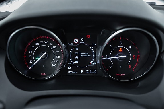 Jaguar E-PACE 22 of 27