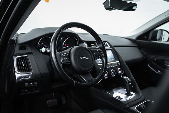 Jaguar E-PACE 16 of 27
