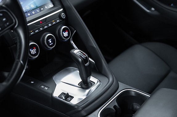 Jaguar E-PACE 17 of 27