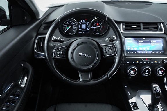 Jaguar E-PACE 26 of 27