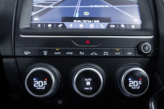 Jaguar E-PACE 19 of 27