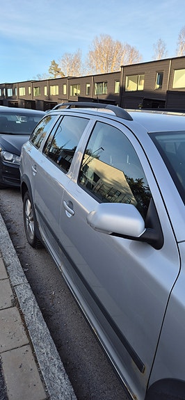Skoda Octavia Scout 2 of 5
