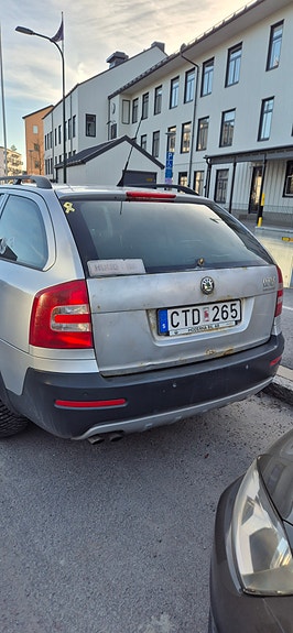 Skoda Octavia Scout 3 of 5