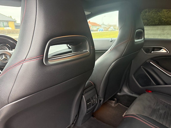 Mercedes-Benz CLA220 d 16 of 17