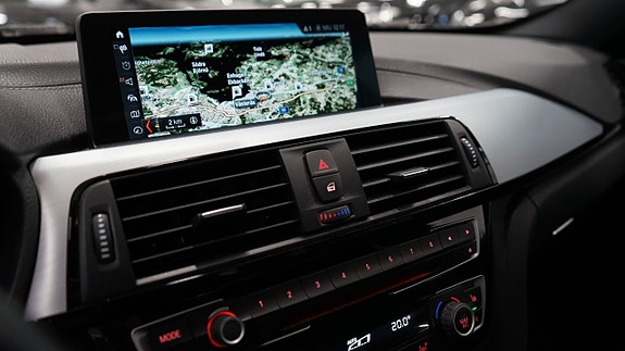 BMW 330i 21 of 22