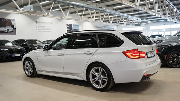 BMW 330i 6 of 22