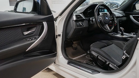 BMW 330i 12 of 22