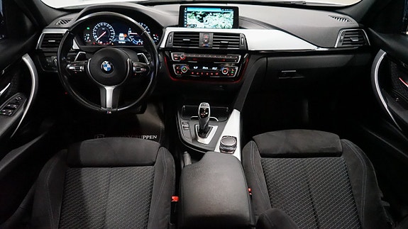 BMW 330i 16 of 22