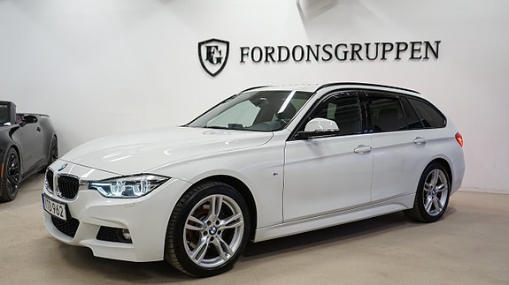 BMW 330i 3 of 5