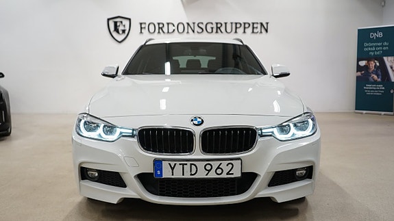 BMW 330i 11 of 22