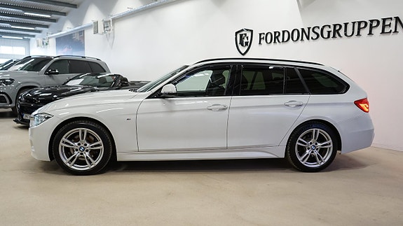 BMW 330i 4 of 5