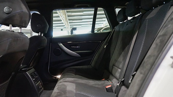 BMW 330i 18 of 22