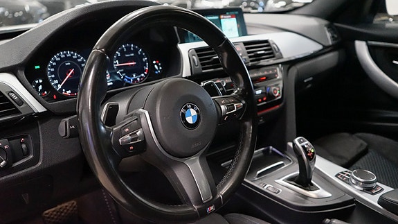 BMW 330i 15 of 22