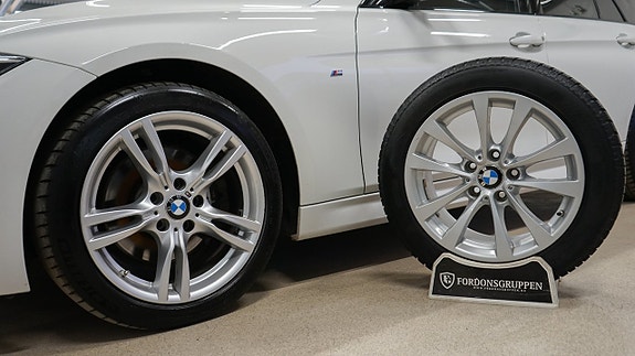 BMW 330i 2 of 5
