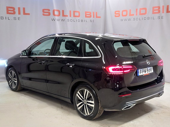 Mercedes-Benz B200 d 4 of 5