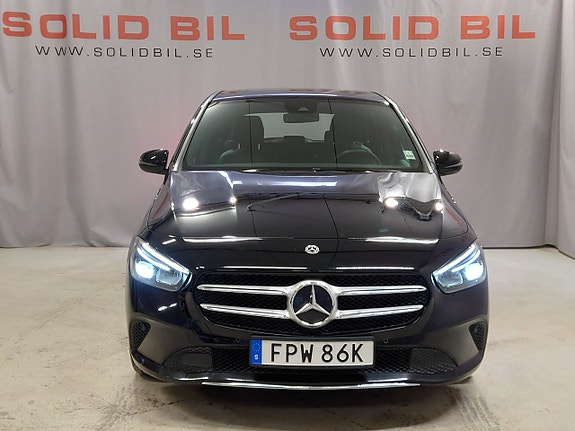 Mercedes-Benz B200 d 2 of 5