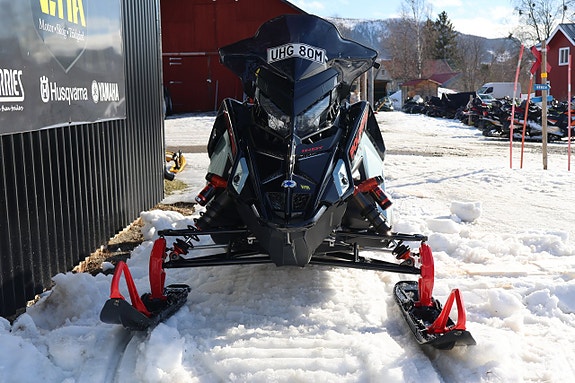 Polaris 650 INDY VR1 DYNAMIX 137" DEMO MOMSAD -26 6 of 10