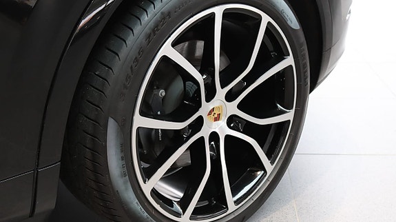 Porsche Cayenne 9 of 11