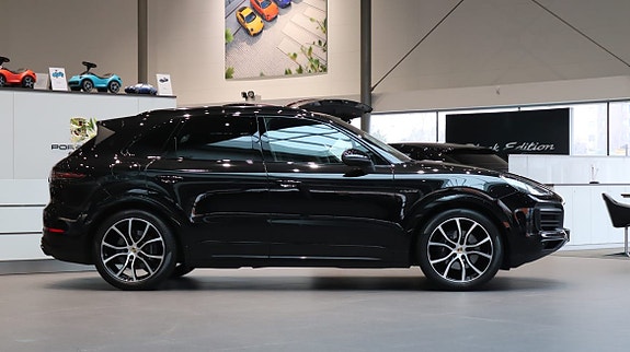Porsche Cayenne 6 of 11