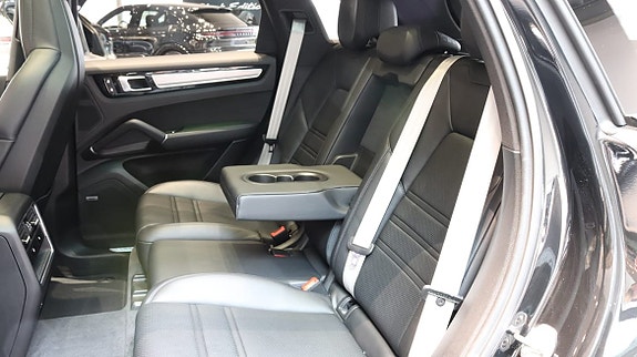 Porsche Cayenne 8 of 11