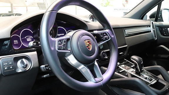 Porsche Cayenne 3 of 5