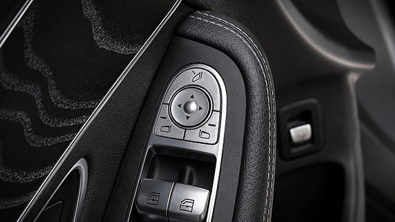 Mercedes-Benz GLC350 e 18 of 22