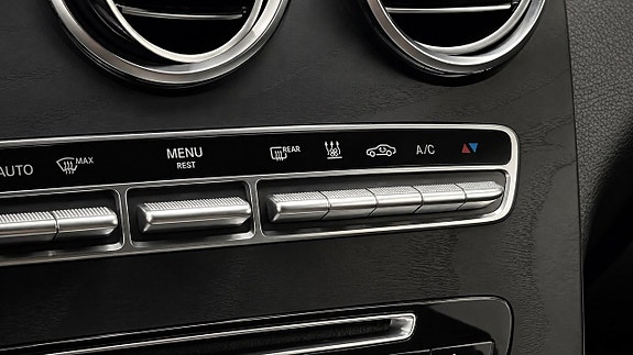 Mercedes-Benz GLC350 e 16 of 22