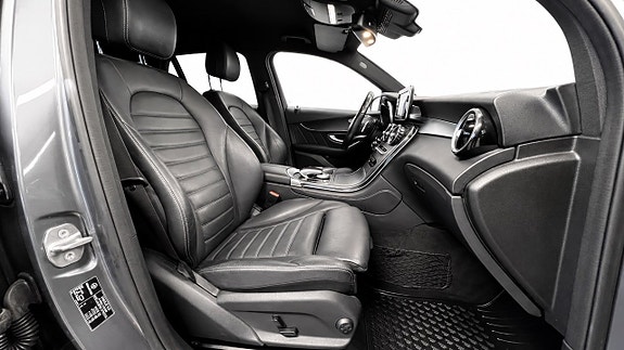 Mercedes-Benz GLC350 e 14 of 22