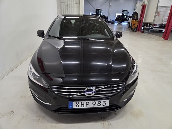 Volvo S60 2 of 5