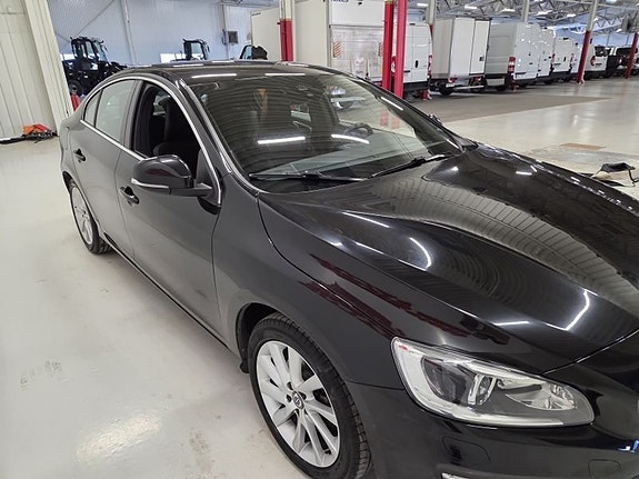 Volvo S60 3 of 5