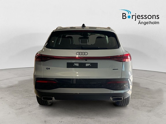 Audi Q5 4 of 5