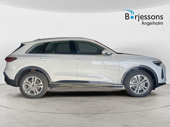 Audi Q5 2 of 5