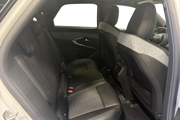 Peugeot e-3008 13 of 26