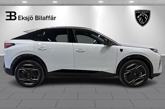 Peugeot e-3008 4 of 5