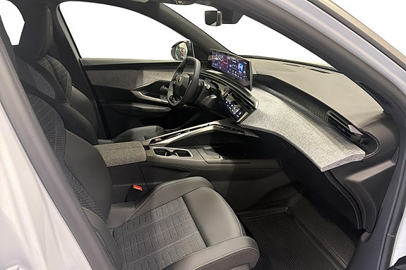 Peugeot e-3008 11 of 26