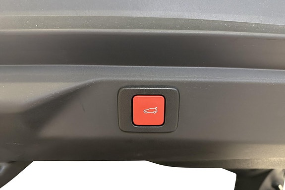 Peugeot e-3008 15 of 26