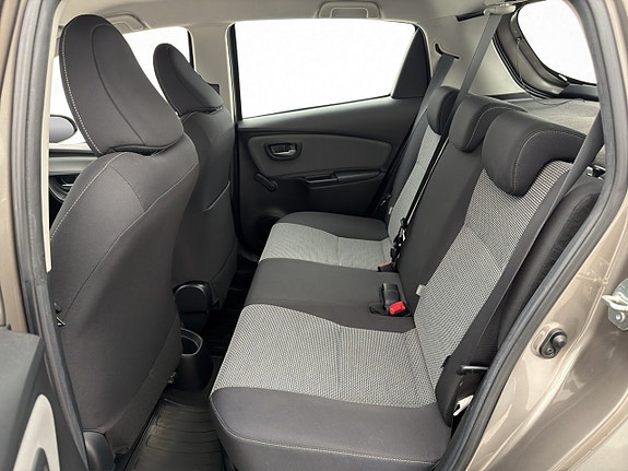 Toyota Yaris 18 of 23