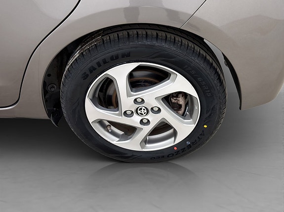 Toyota Yaris 21 of 23