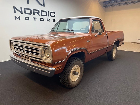 Dodge W100 2 of 18