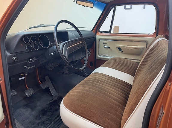 Dodge W100 6 of 18
