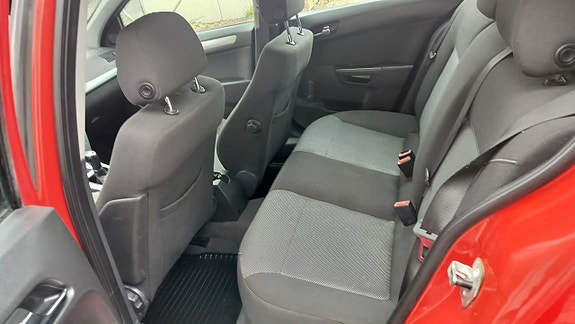Opel Astra 13 of 13