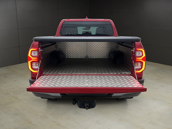 Toyota HiLux 12 of 30