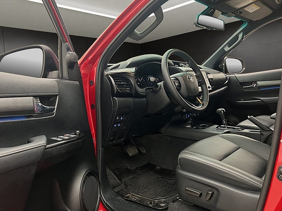Toyota HiLux 13 of 30