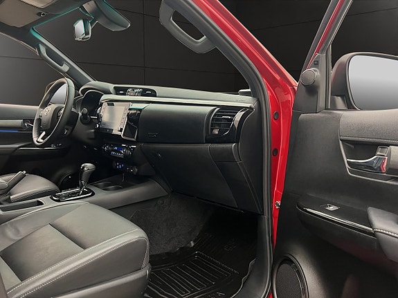 Toyota HiLux 27 of 30