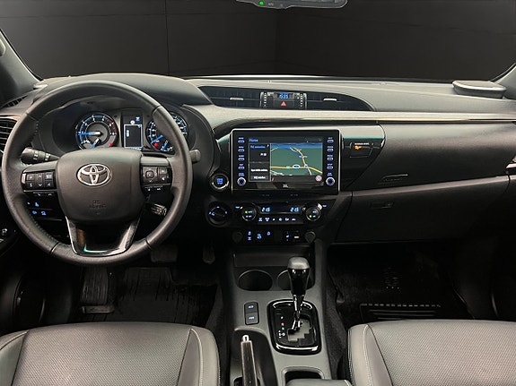 Toyota HiLux 16 of 30