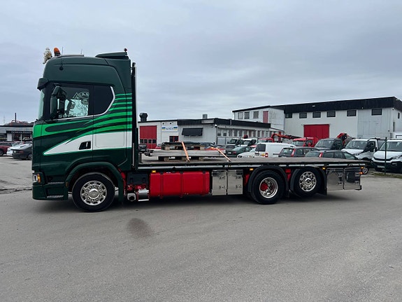 Scania S520 V8 6x2*4 Flakbil med lämmar, Euro 6 2 of 12