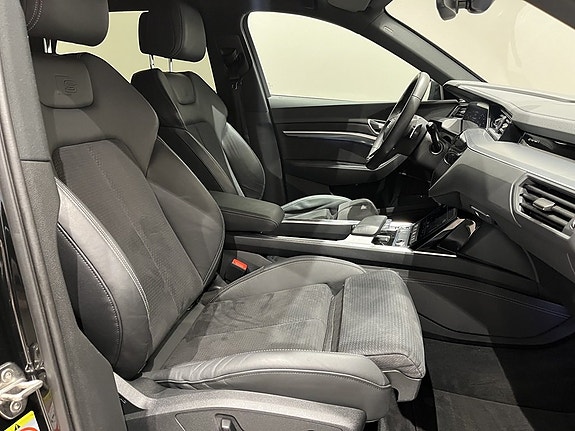 Audi Q8 e-tron 10 of 16