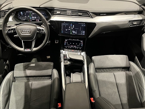 Audi Q8 e-tron 14 of 16