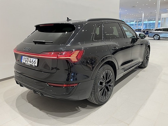 Audi Q8 e-tron 4 of 5