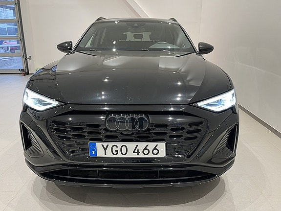 Audi Q8 e-tron 2 of 5
